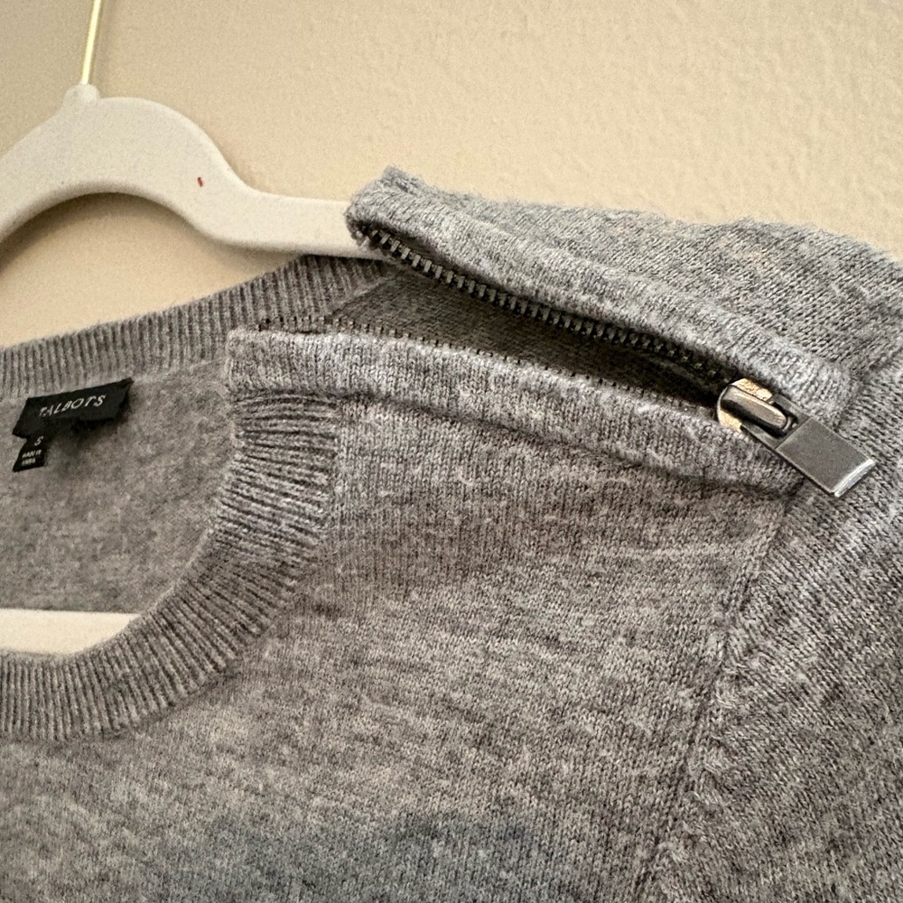 Talbots Polar Bear Sweater Soft Lightweight Cozy Gray Red Lambswool Size Small - Picture 5 of 8